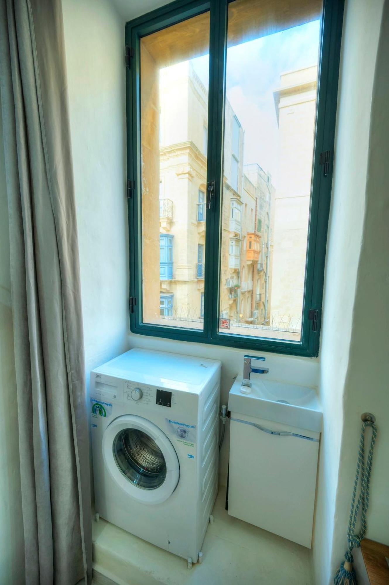Charming 3 Storey Apartment In Valletta Centre, Ngri1-1 Exterior photo